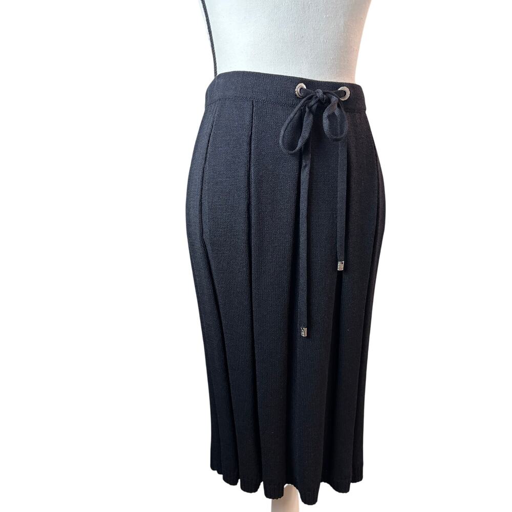 St. John Knit A-Line Pleated Skirt Size - L Black